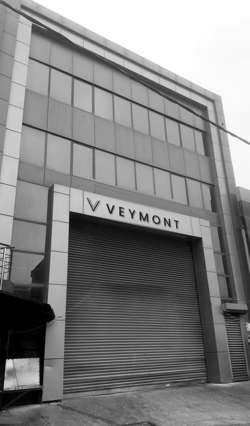 Veymont tabelalı fabrika binasının cephesi